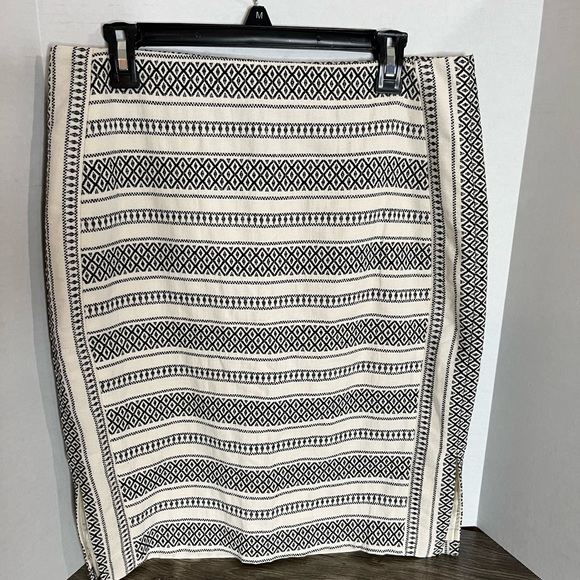Ann Taylor LOFT Aztec Geometric Print Pencil Skirt Black White Size 12 NWOT - Picture 1 of 8